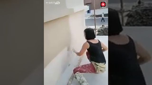 Сильная китайская девушка штукатур