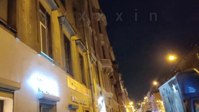 Вечером в Санкт-Петербурге на загородном проезде пешая прогулка до спб перекрëсток пяти углов Питер