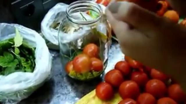 КОНСЕРВИРУЕМ ПОМИДОРЫ надежным способом. смотреть онлайн