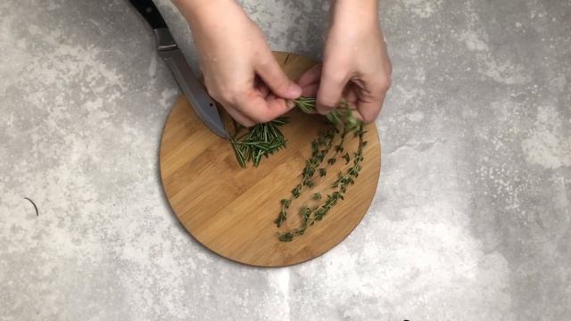 КАК ПРИГОТОВИТЬ СВИНИНУ С ЧЕСНОКОМ В ФОЛЬГЕ В ДУХОВКЕ? На праздничный стол, вкусно, просто, быстро смотреть онлайн