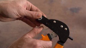 Чем установить анкер Молли? Пистолет для дюбелей и анкеров