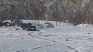 Infiniti FX 35 snow drift