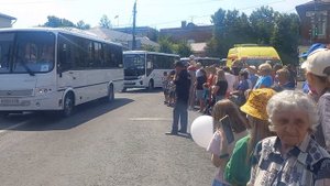 Колонна автобусов ПАЗ на празднике Дня города Павлово.