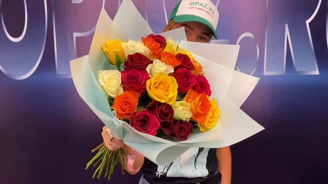 Яркий букет 25 роз 40см Кения Premium. смотреть онлайн