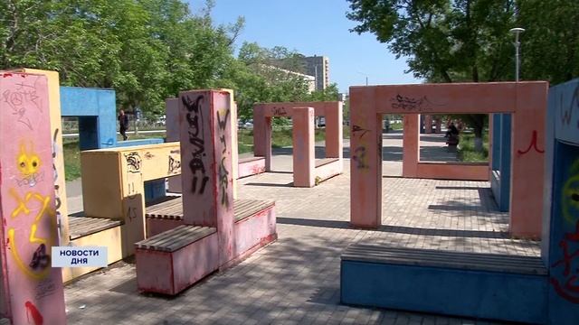 Благоустроенная площадка на улице Чкалова: разруха и грязь