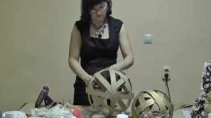 Большие новогодние шары из полосок картона
