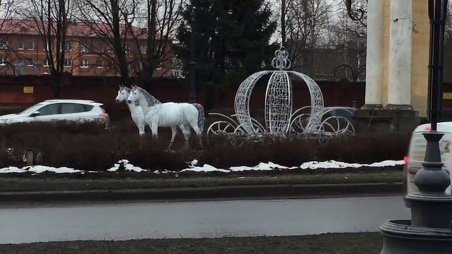Тыква какая-то... пустая. Гатчина, Ингербургские ворота. 05.01.2018, 13:09 смотреть онлайн