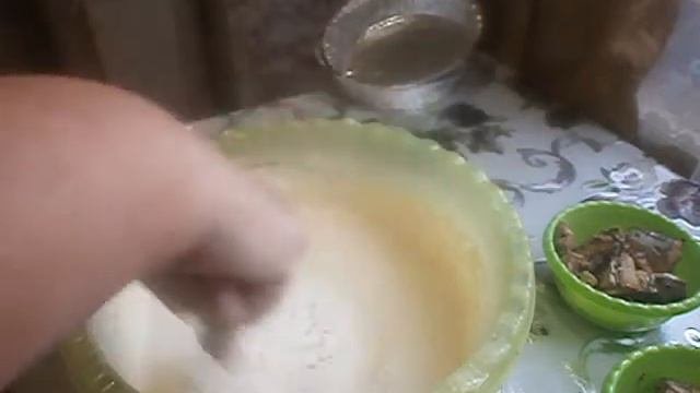 Быстрый пирог на майонезе с консервированной рыбой..