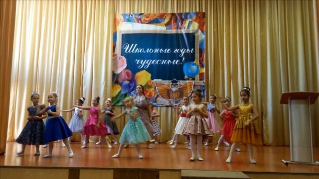Танец на день мамы в школе №10, 22 ноября 2019 год смотреть онлайн