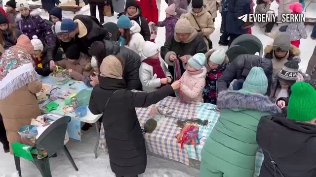 Когда блин не комом: Масленичные гуляния проходят в Обнинске смотреть онлайн