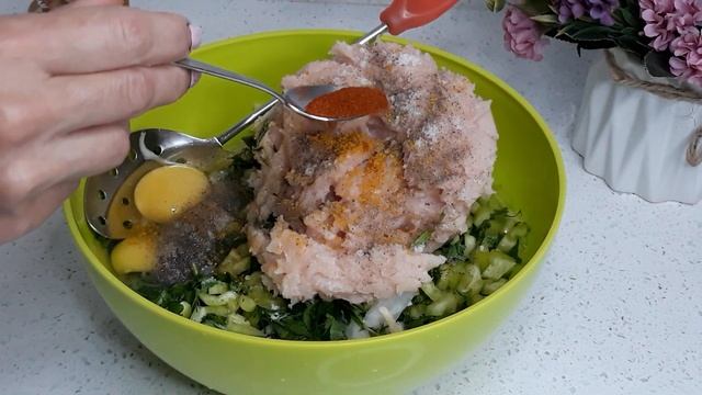 Любовь к кабачкам: Неповторимый рецепт кабачковой запеканки с куриным фаршем, который вас заворожит смотреть онлайн