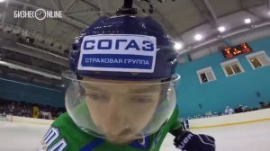 Максим Гончаров играет в хоккей и поёт