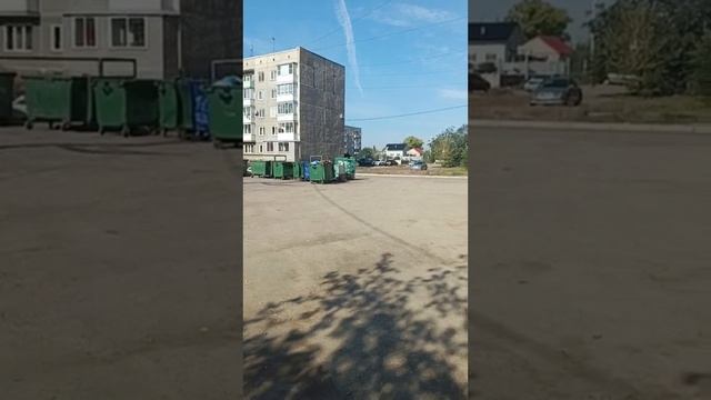 Красноярский край Хакасская Автономная Область город Черногорск. На небе след химтрейла смотреть онлайн