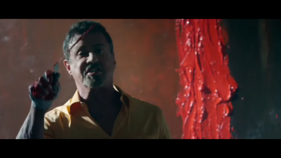 СИЛЬВЕСТР СТАЛЛОНЕ "Да я мать родную брошу под автобус, лишь бы завершить дело!" смотреть онлайн