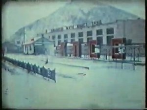 Усть-Омчуг  80-х 1-майская демонстрация .avi