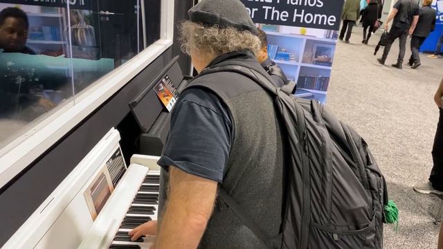 Kris Nicholson test driving a Korg G1 Digital Piano at Namm 2020 Video 2 смотреть онлайн