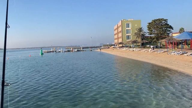 Арабские Эмираты. Пляж отеля Фламинго Бич в феврале. смотреть онлайн