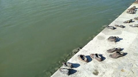 БУДАПЕШТ. ДОСТОПРИМЕЧАТЕЛЬНОСТИ! ПЛОЩАДЬ СВОБОДЫ. ВЕНГЕРСКИЙ ПАРЛАМЕНТ И БОТИНКИ НА НАБЕРЕЖНОЙ ДУНА