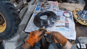 разбираю задний мост. Тормозные диски в хлам!!!! Часть № 3