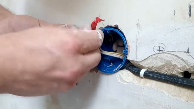 Монтаж стаканов под розетки