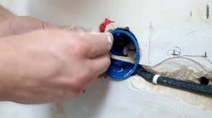 Монтаж стаканов под розетки