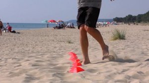 Тренировка на песке для футболистов