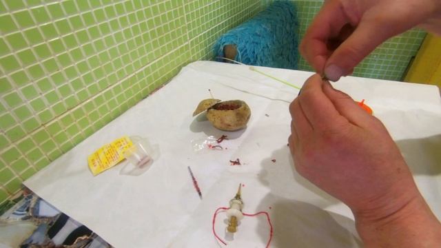 КАК НАСАДИТЬ МОТЫЛЯ НЕ ПОВРЕДИВ И НЕ ПРОКАЛЫВАТЬ.ЛАЙФХАК ДЛЯ ПУЧКОВЯЗА МОТЫЛЯ.