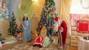 Слайд-шоу новогоднего спектакля в детском приюте Тракторозаводского района г. Челябинска (2006 год).