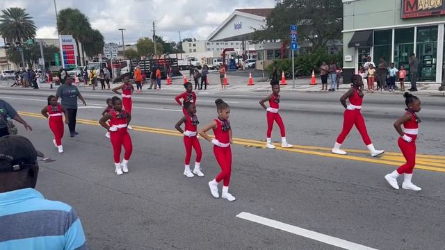 Парад в Америке 2022 / День Благодарения / Полицейские Майами смотреть онлайн