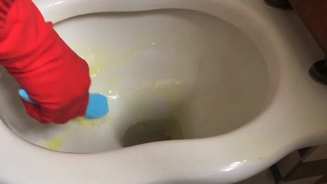 Сверхмощный способ! Как легко очистить унитаз от желтизны, ржавчины, мочевого камня за 10 минут!