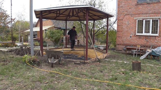 Песчаник с бетоном на пол в беседке своими руками