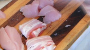 Закуска из куриного    филе в беконе