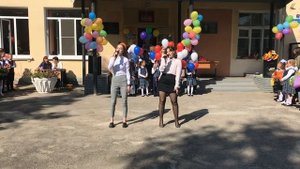 День знаний. Поздравление от 11 класса на линейке