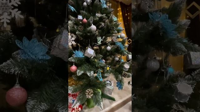 Праздник к нам приходит. С Новым Годом! #shorts