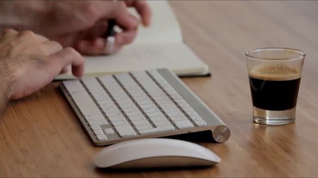 „Когда кажется, что весь мир настроен против тебя - помни, что самолёт взлетает против ветра.“ смотреть онлайн