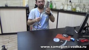14 Дефлегматор и малый холодильник ХД 2 под вакуумом.