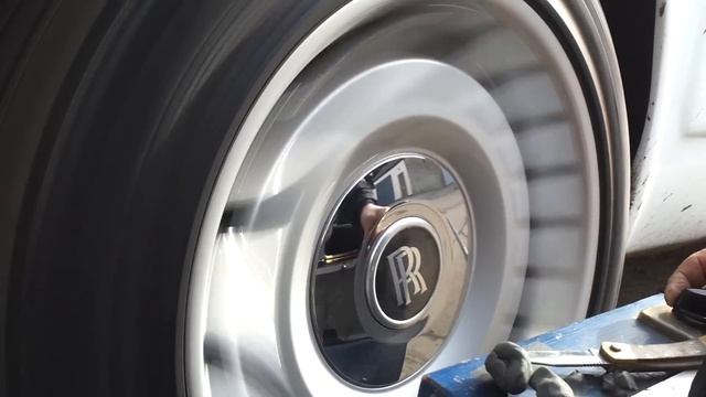 Rolls Royce Phantom wheel spin смотреть онлайн