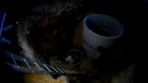 Монтаж колец септика. Септик из бетонных колец с переливом. Септик своими руками