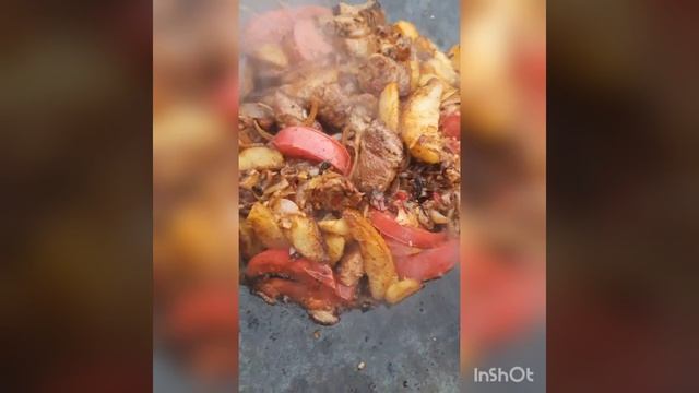 Жаренный картофель с мясом и овощами на садже?