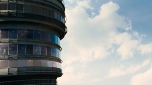 Поцелуй сквозь стену