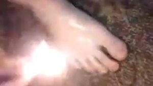 Поджёг свою ногу)))