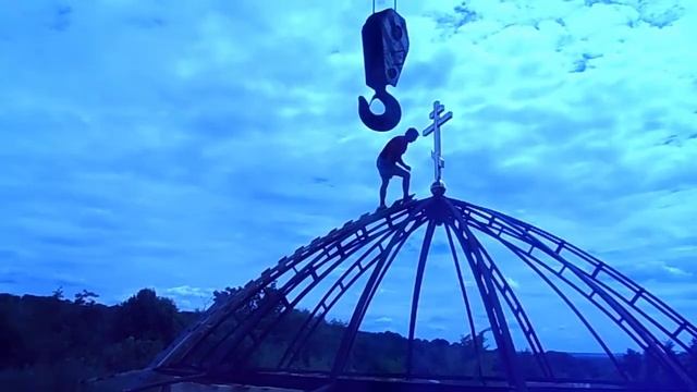 Ротонда. Работа крана. Снимаем каркас купола. Часть №1 смотреть онлайн