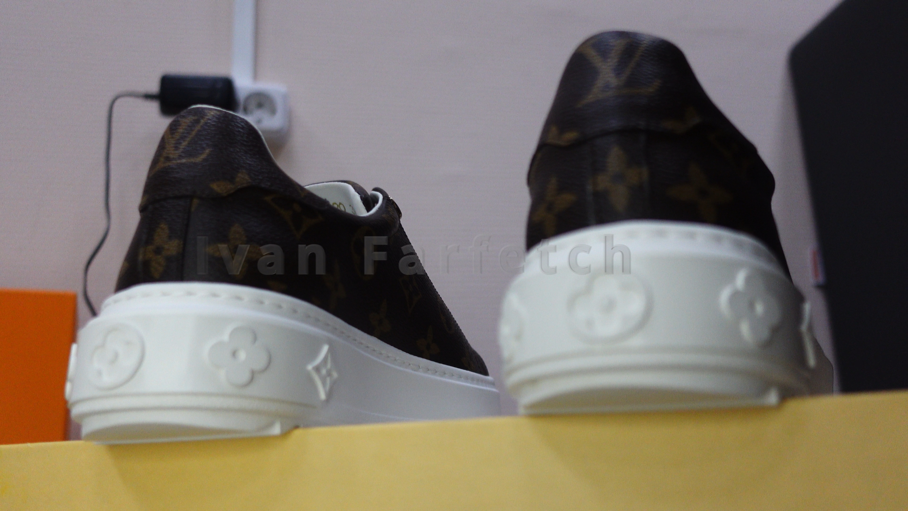 Lv sneakers.