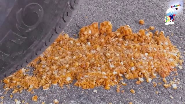 Разрушаем машиной вещи Челлендж - Машина, игрушки, разрушения для детей смотреть онлайн