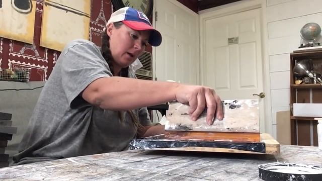 Screen Printing on Wood. Fast easy DIY craft. смотреть онлайн