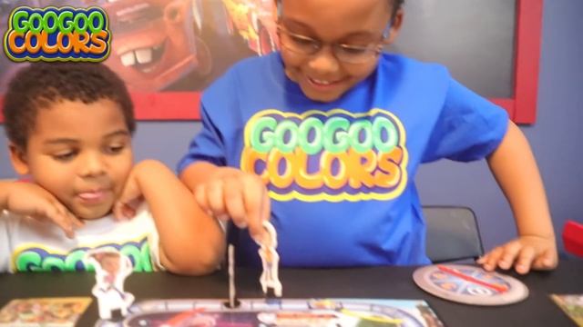 GOO GOO GAGA PLAYS RUSTY RIVETS FAMILY FUN BOARD GAME! GOO GOO COLORS смотреть онлайн