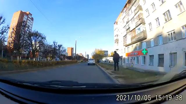 у своего офиса присел в авто и тут мне позвонили смотреть онлайн