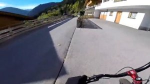 Экстремальный уход от полиции на велосипеде !