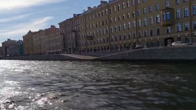 Прогулки на теплоходе по каналам Санкт Петербурга