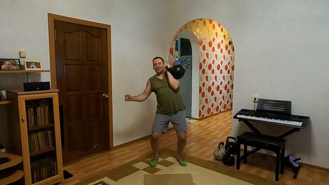 Толчок гири 32 кг 42 раза!!! по 21 разу каждой рукой смотреть онлайн